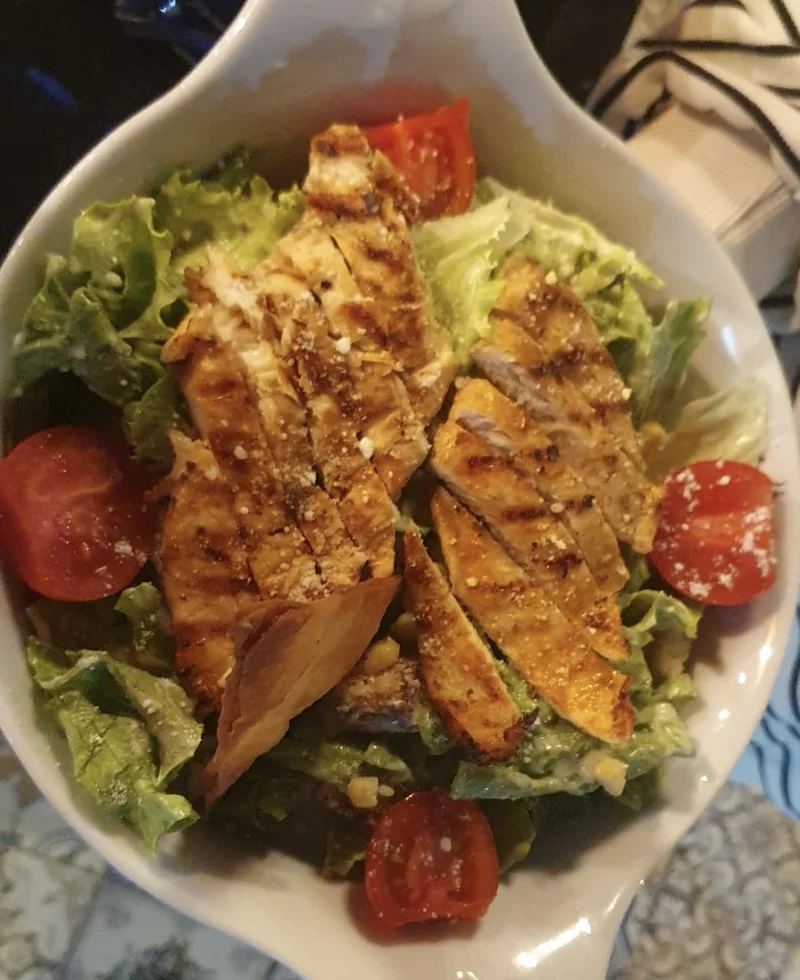 Izgara Tavuklu Sezar Salata